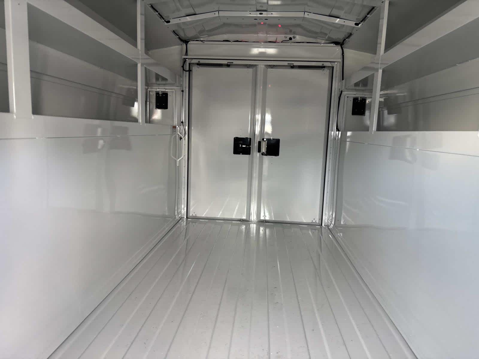 2025 GMC Savana Cutaway 3500 1WT