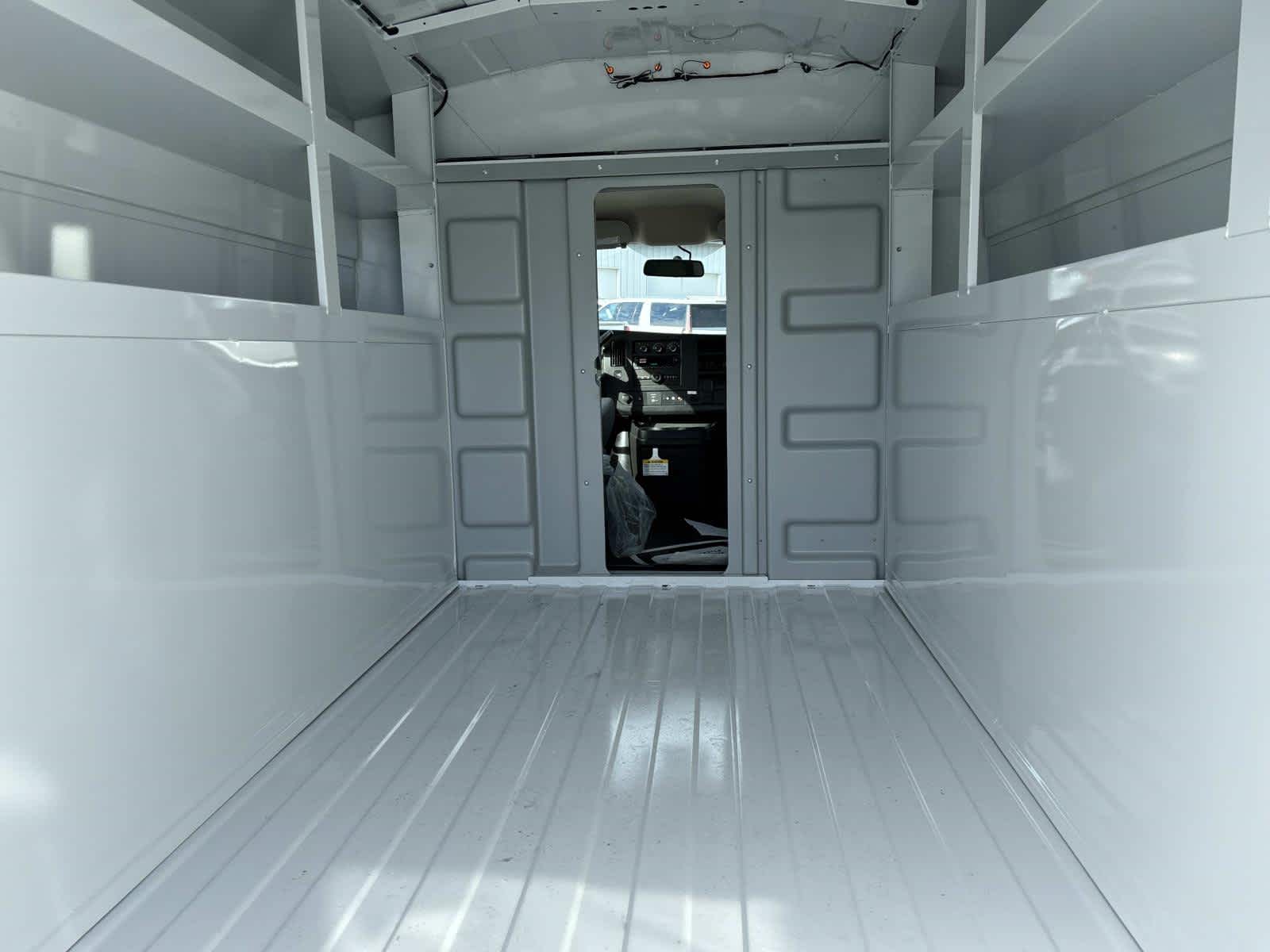 2025 GMC Savana Cutaway 3500 1WT