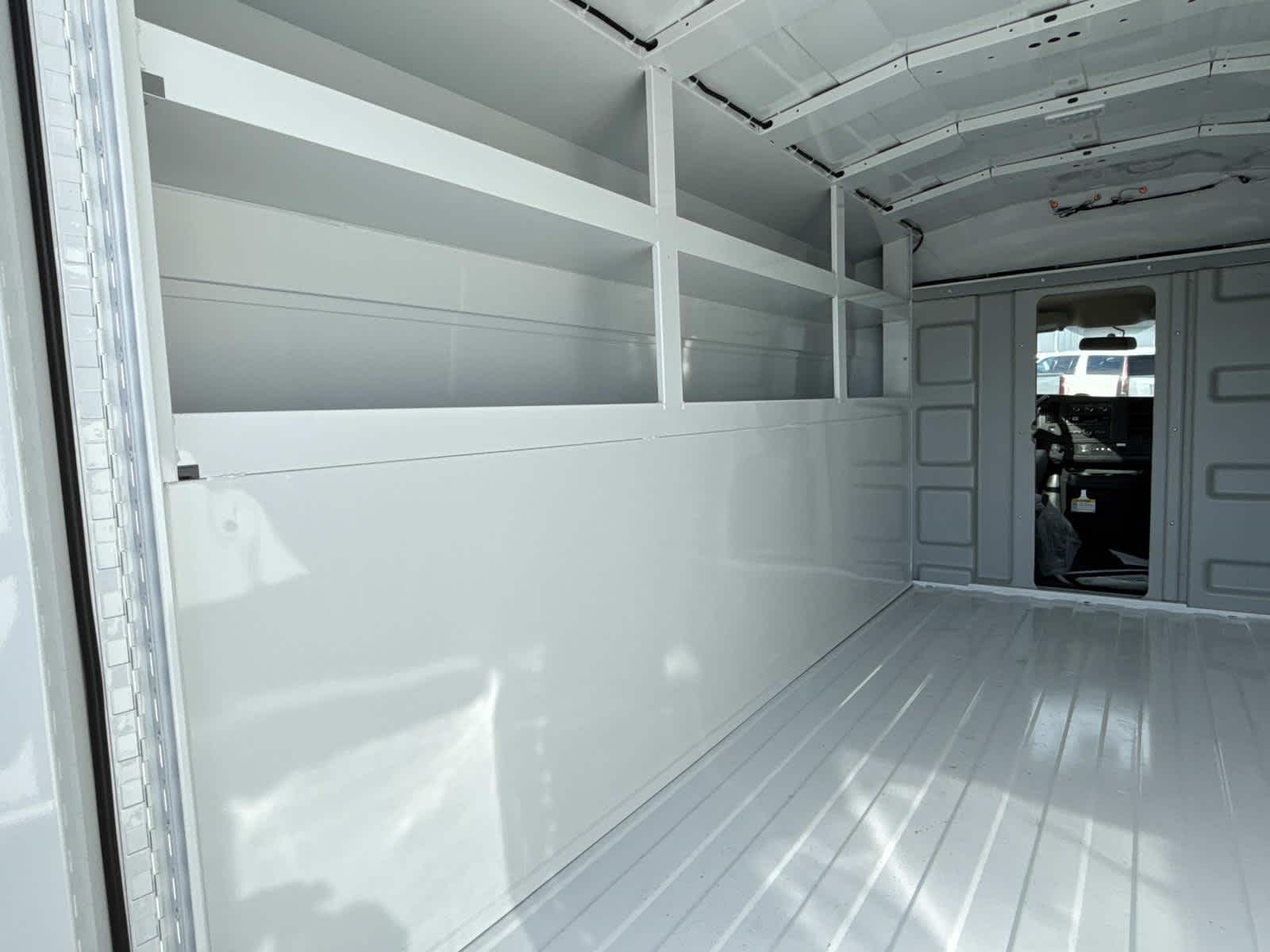 2025 GMC Savana Cutaway 3500 1WT