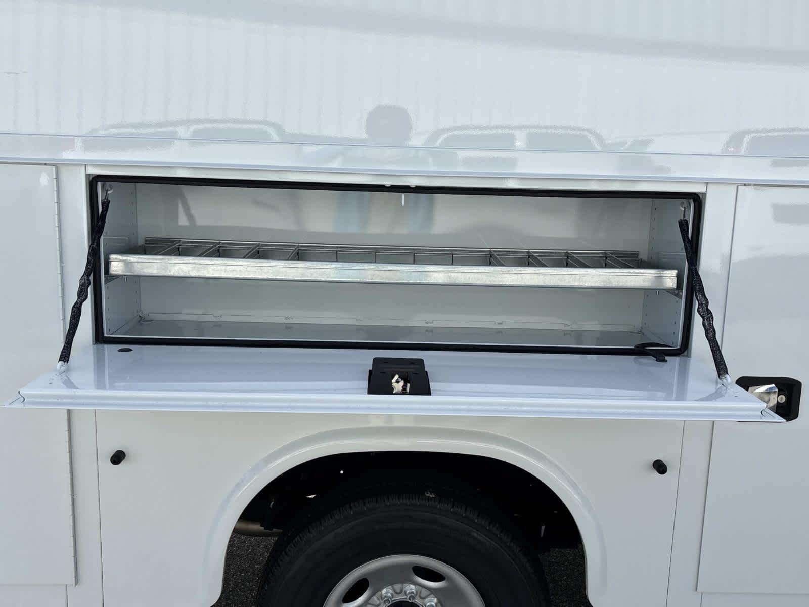 2025 GMC Savana Cutaway 3500 1WT