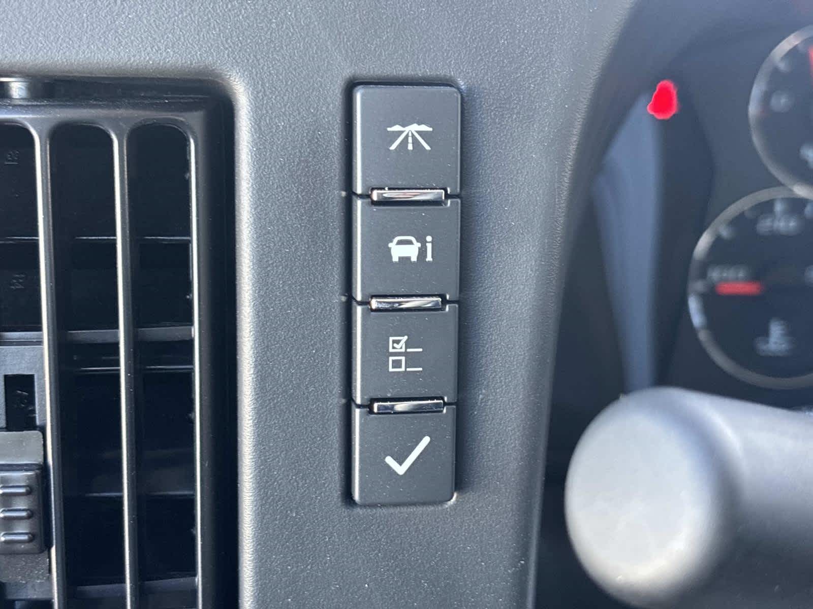 2025 GMC Savana Cutaway 3500 1WT