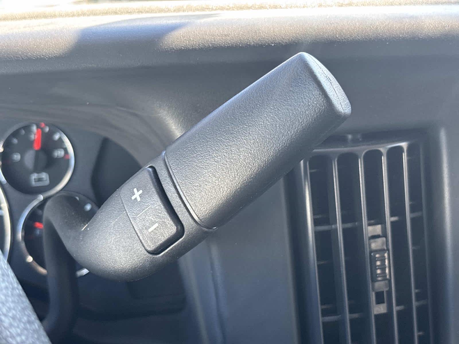 2025 GMC Savana Cutaway 3500 1WT