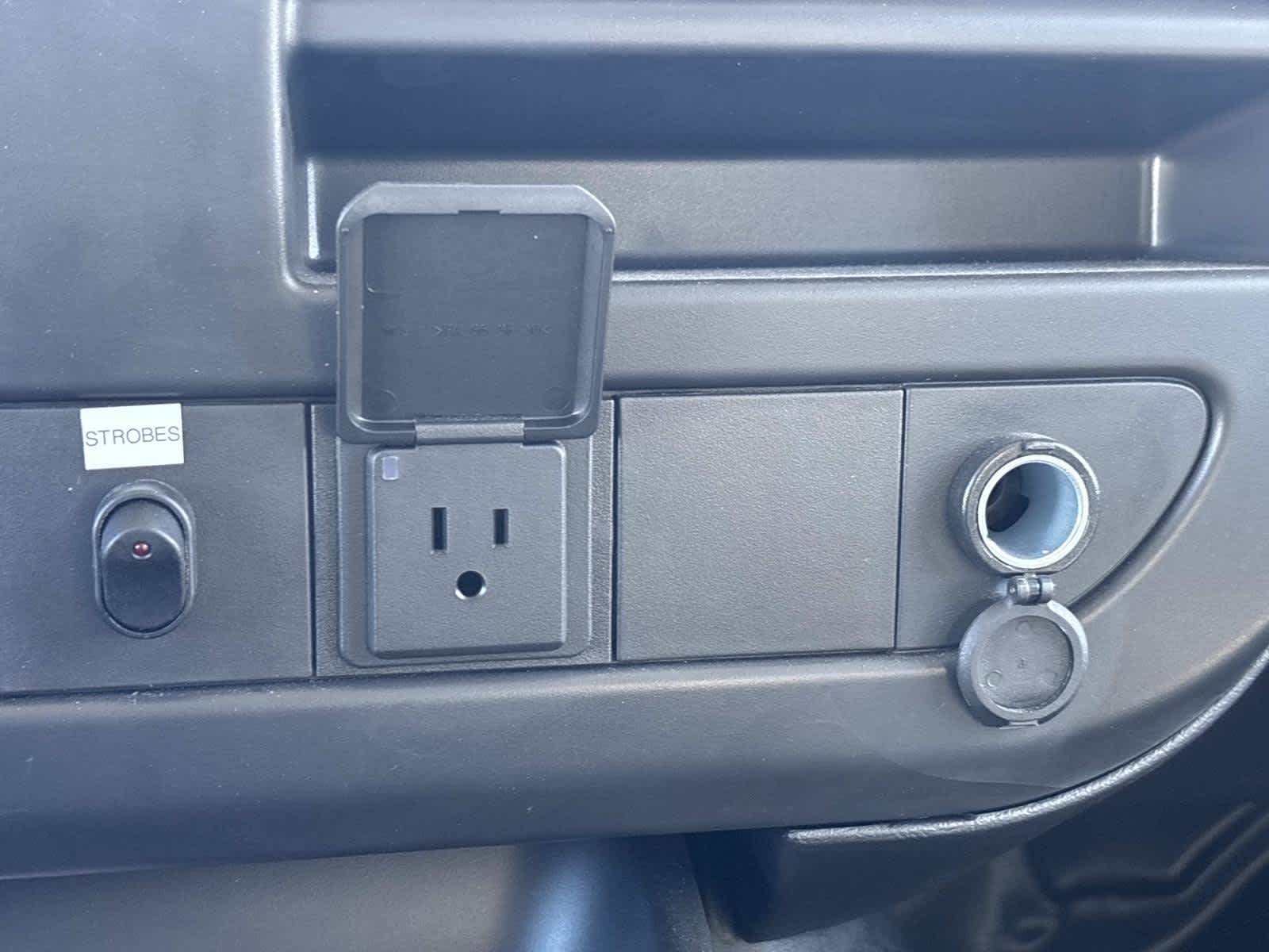 2025 GMC Savana Cutaway 3500 1WT