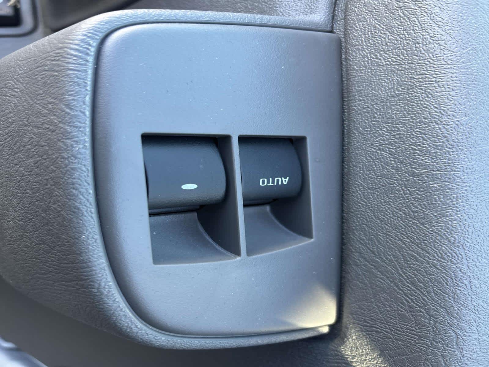 2025 GMC Savana Cutaway 3500 1WT