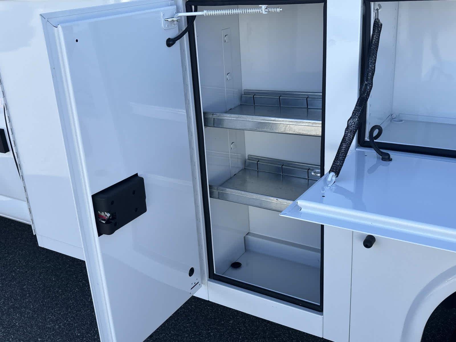 2025 GMC Savana Cutaway 3500 1WT