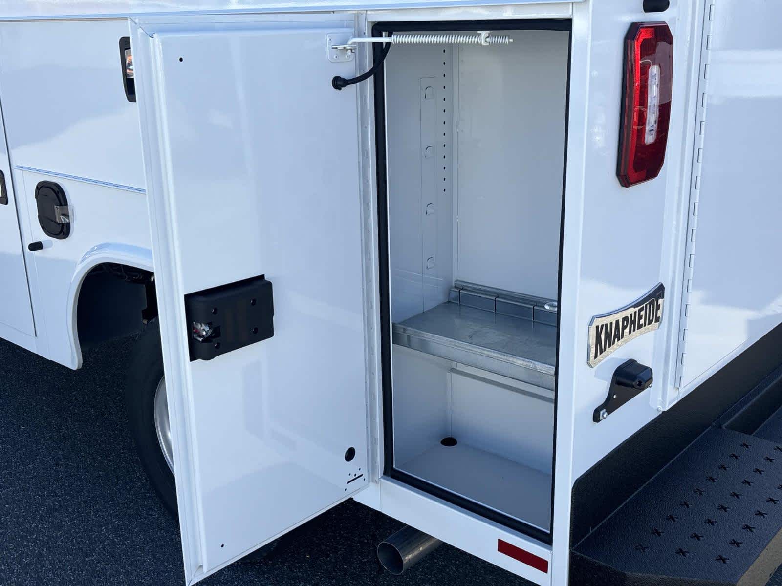 2025 GMC Savana Cutaway 3500 1WT