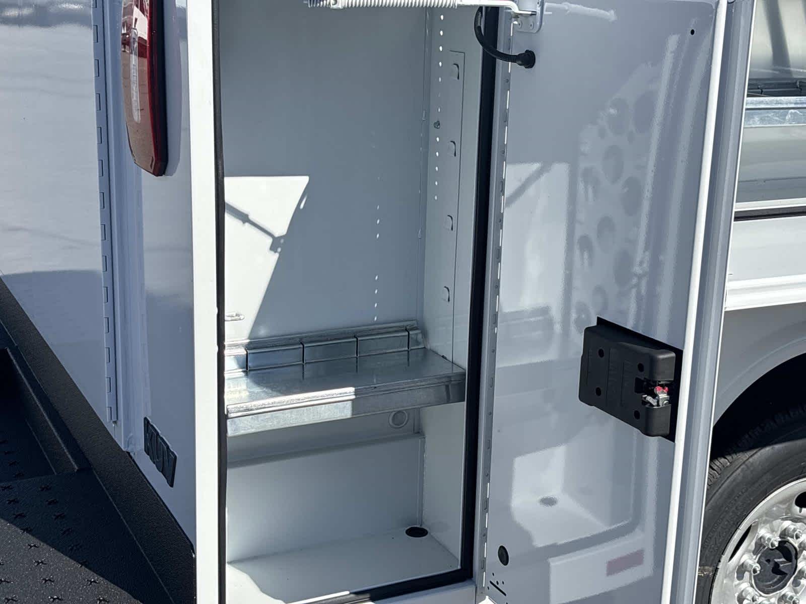 2025 GMC Savana Cutaway 3500 1WT