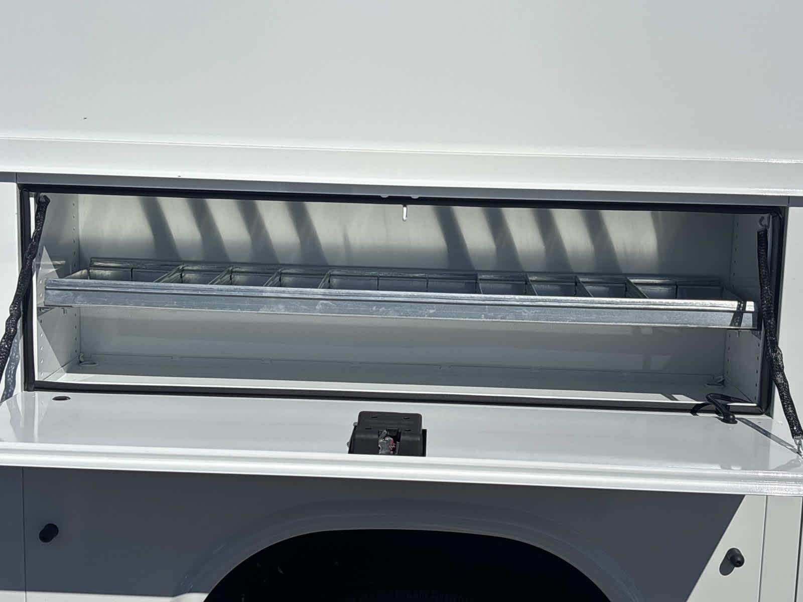 2025 GMC Savana Cutaway 3500 1WT