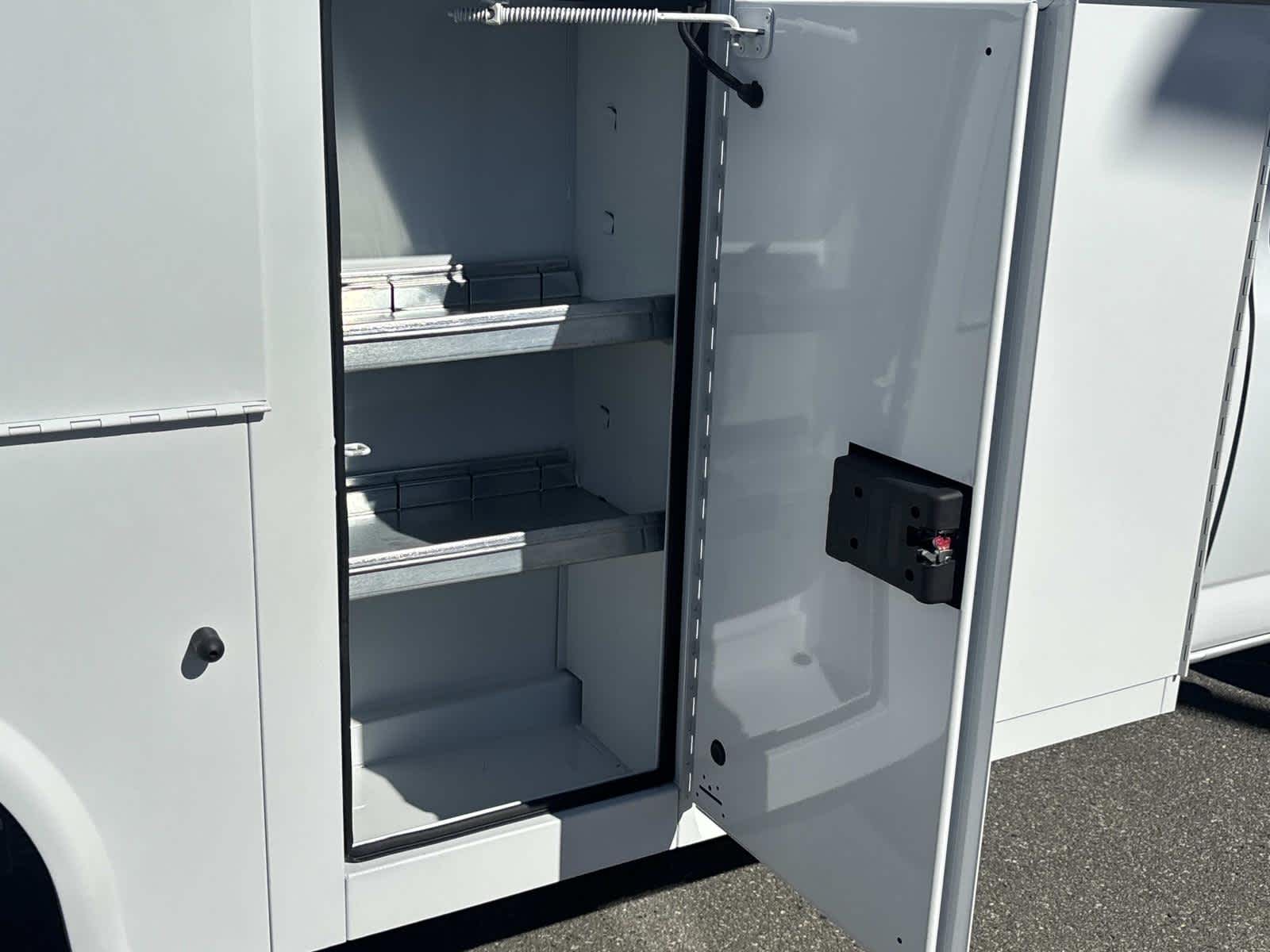 2025 GMC Savana Cutaway 3500 1WT