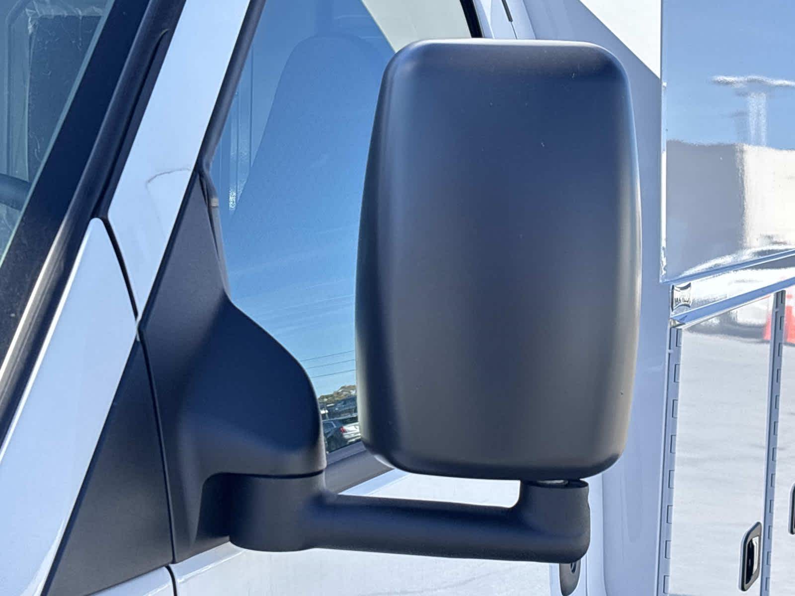 2025 GMC Savana Cutaway 3500 1WT