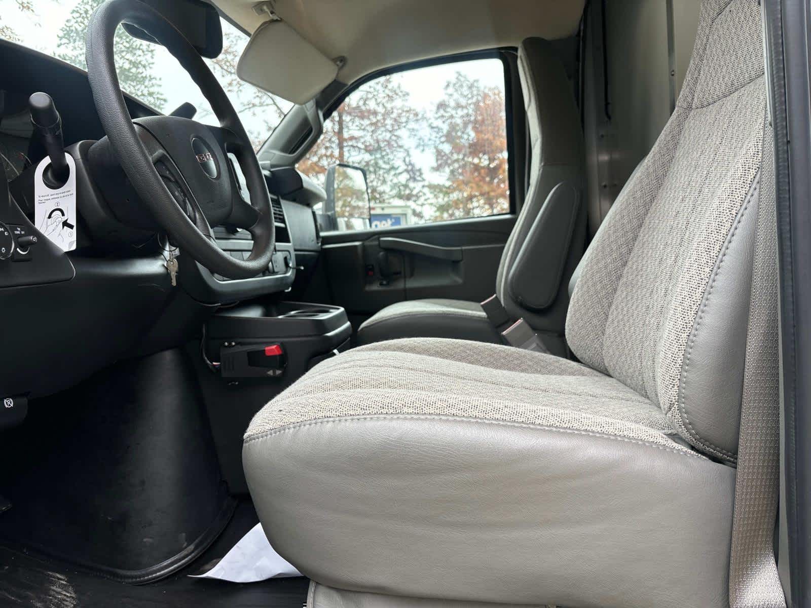 2024 GMC Savana Cutaway 3500 1WT