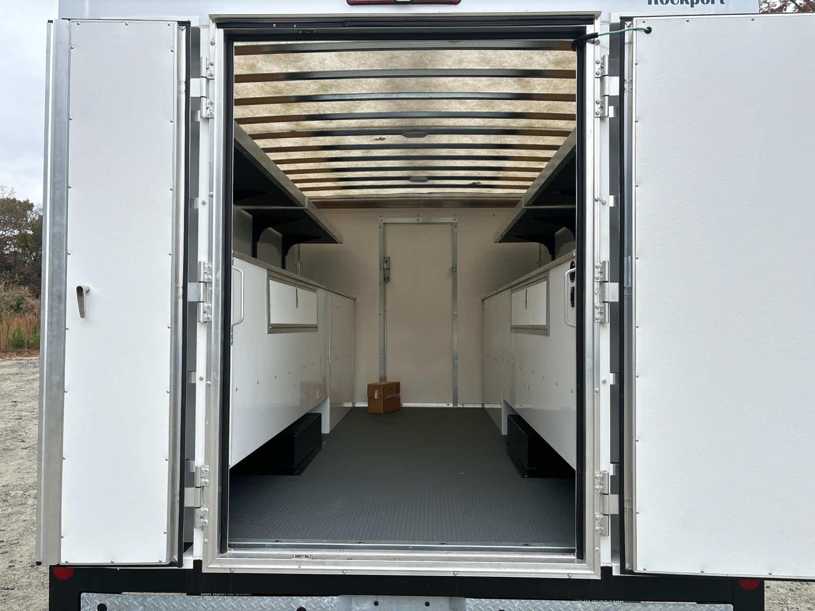 2024 GMC Savana Cutaway 3500 1WT