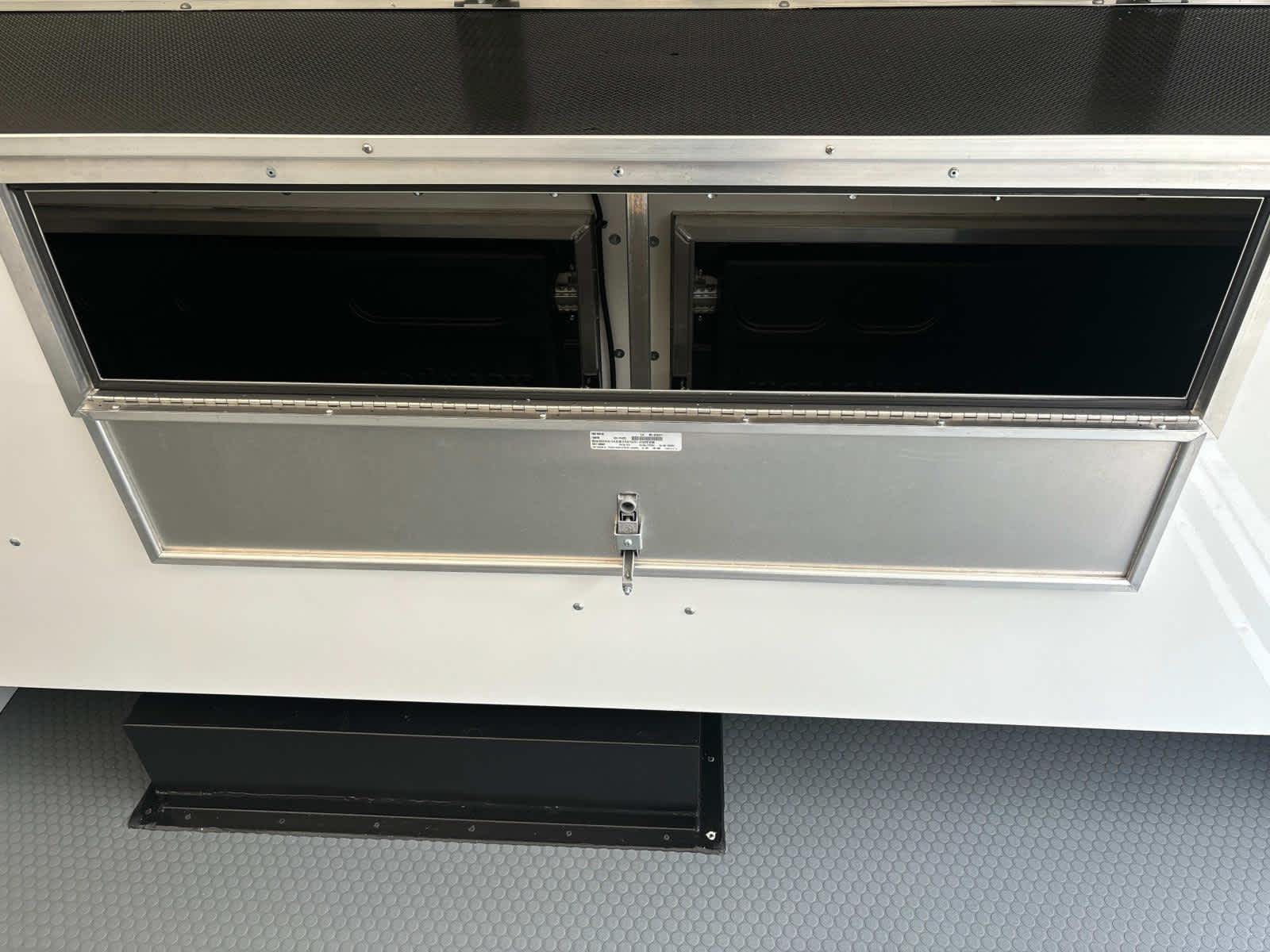 2024 GMC Savana Cutaway 3500 1WT