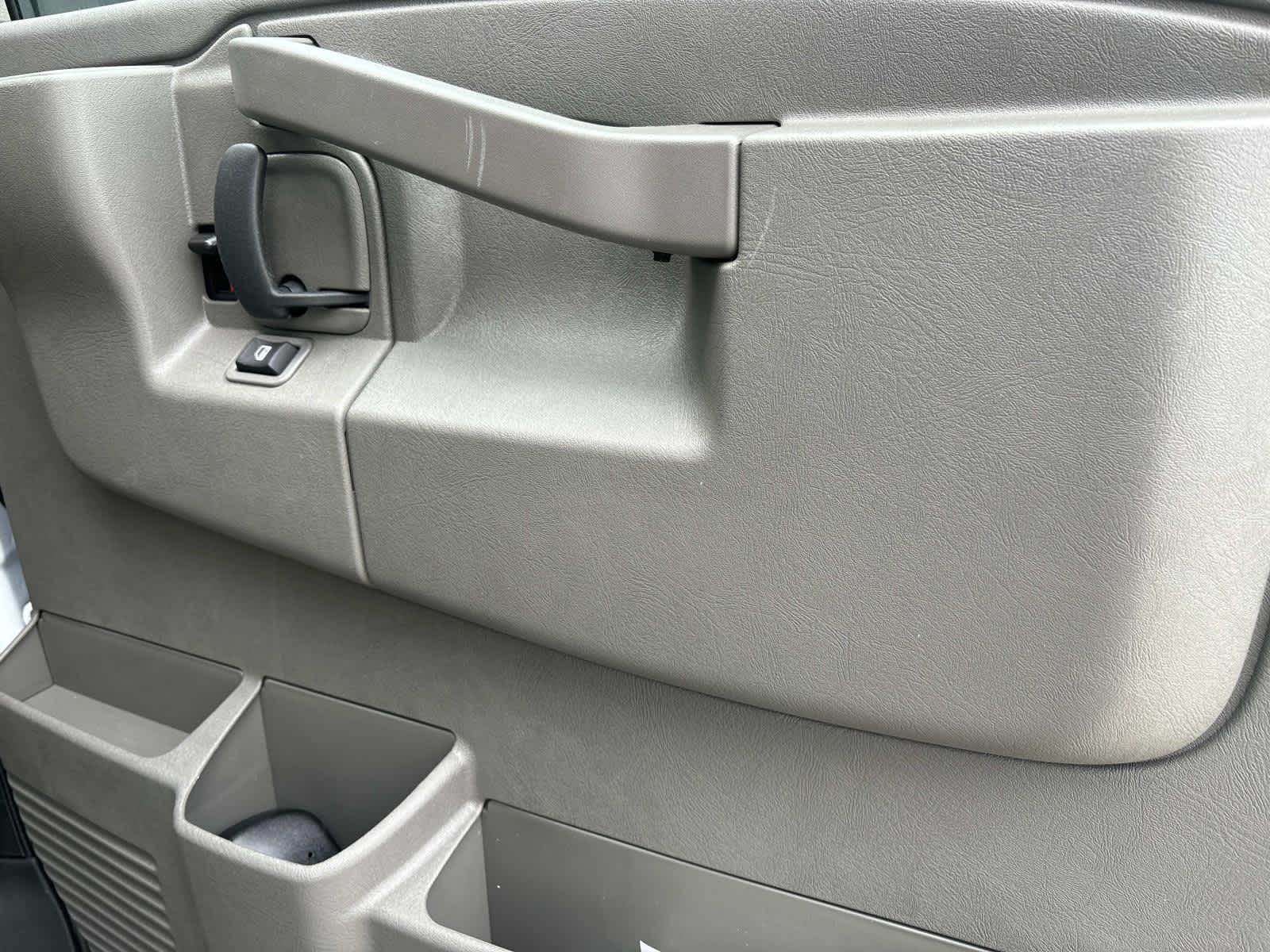 2024 GMC Savana Cutaway 3500 1WT