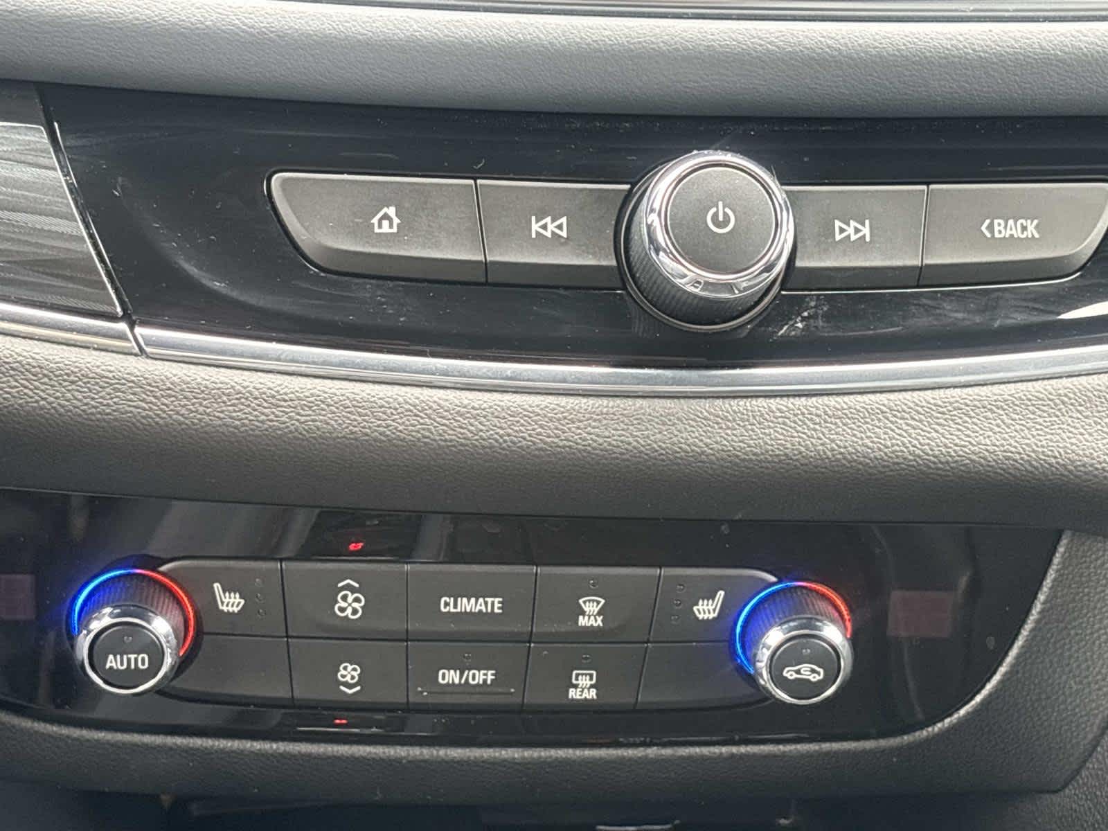 2024 Buick Enclave Essence