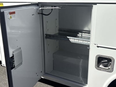 2025 GMC Savana Cutaway 3500 1WT