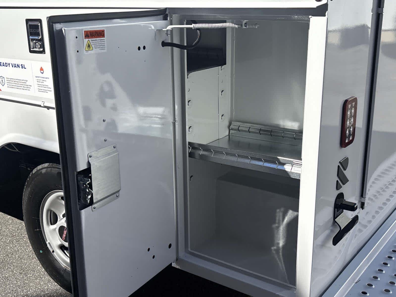 2025 GMC Savana Cutaway 3500 1WT