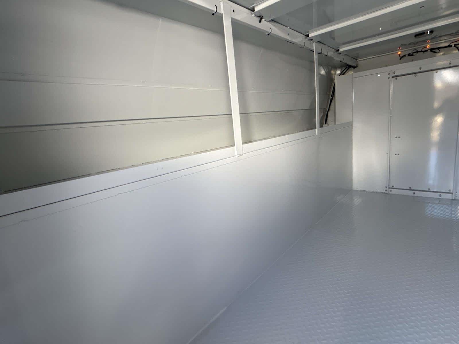 2025 GMC Savana Cutaway 3500 1WT