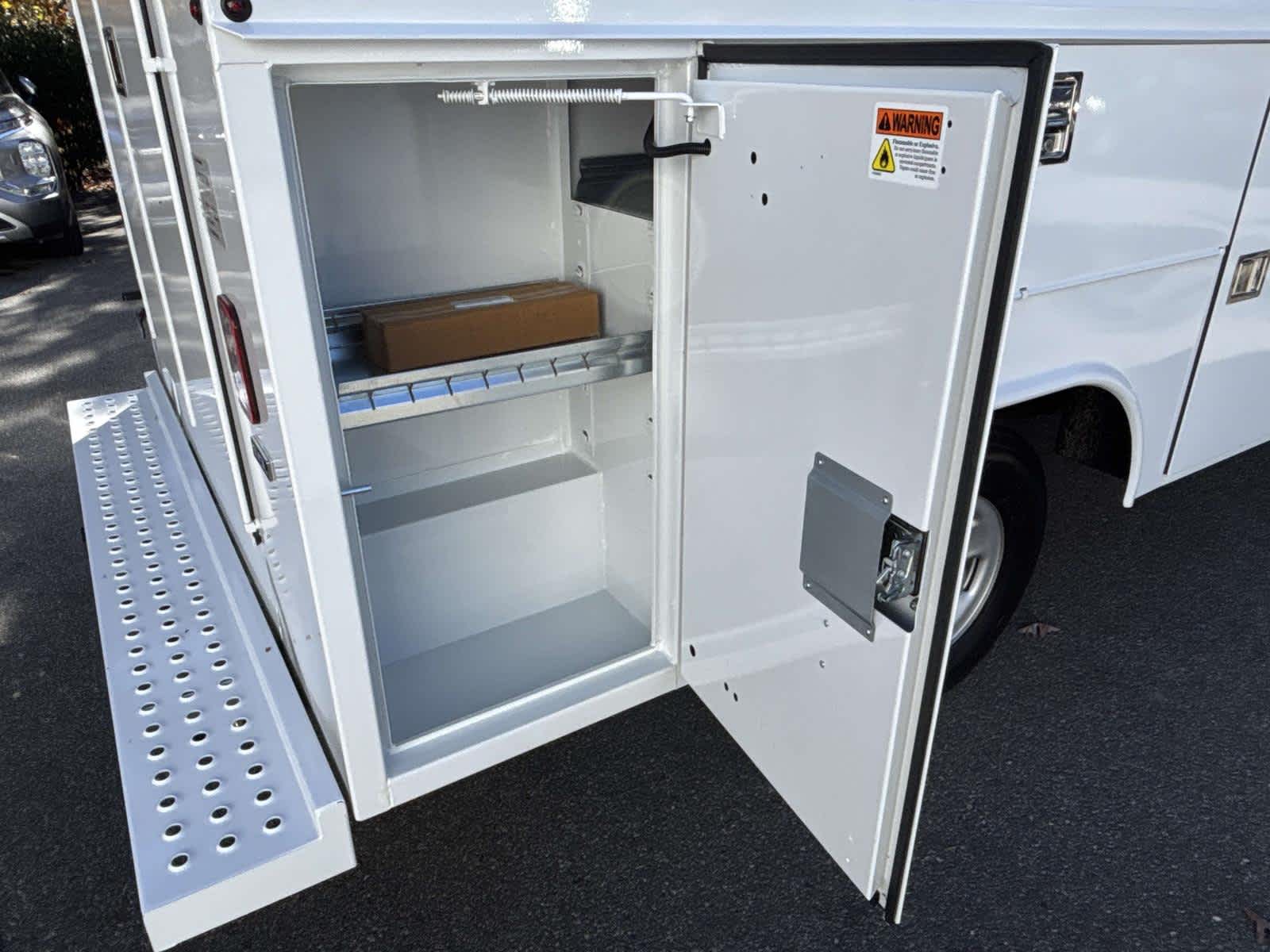 2025 GMC Savana Cutaway 3500 1WT