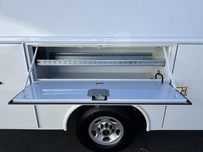 2025 GMC Savana Cutaway 3500 1WT