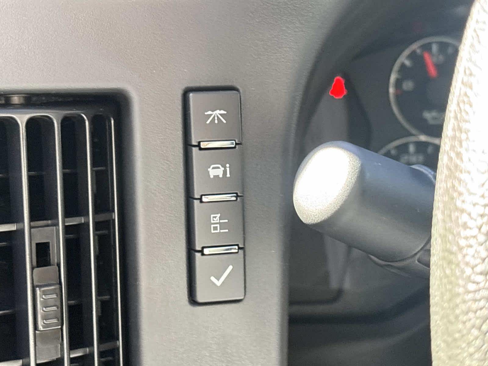 2025 GMC Savana Cutaway 3500 1WT