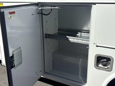 2025 GMC Savana Cutaway 3500 1WT