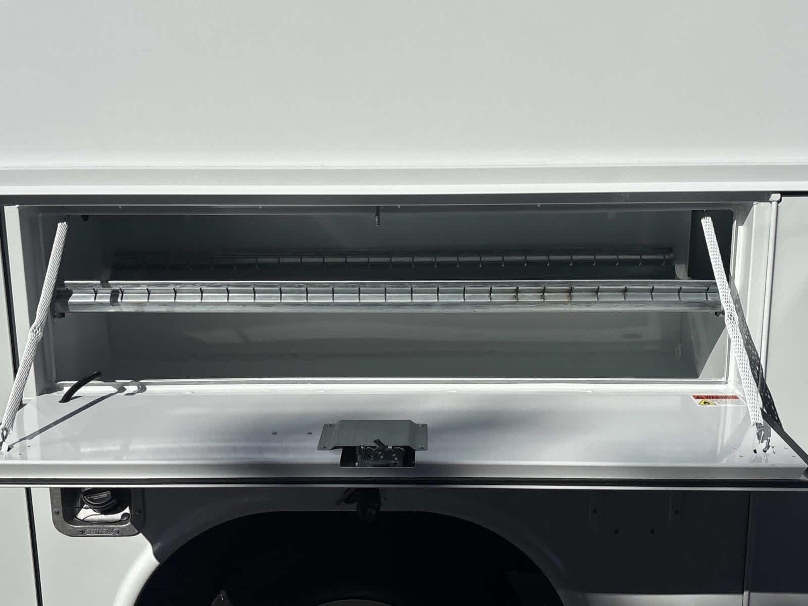 2025 GMC Savana Cutaway 3500 1WT