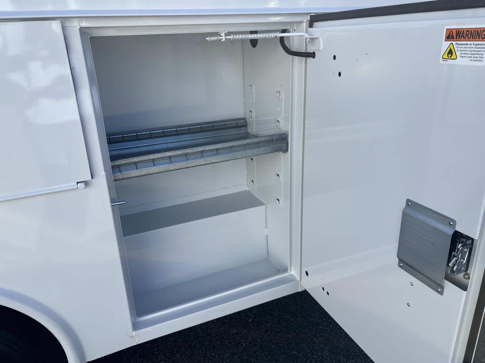 2025 GMC Savana Cutaway 3500 1WT