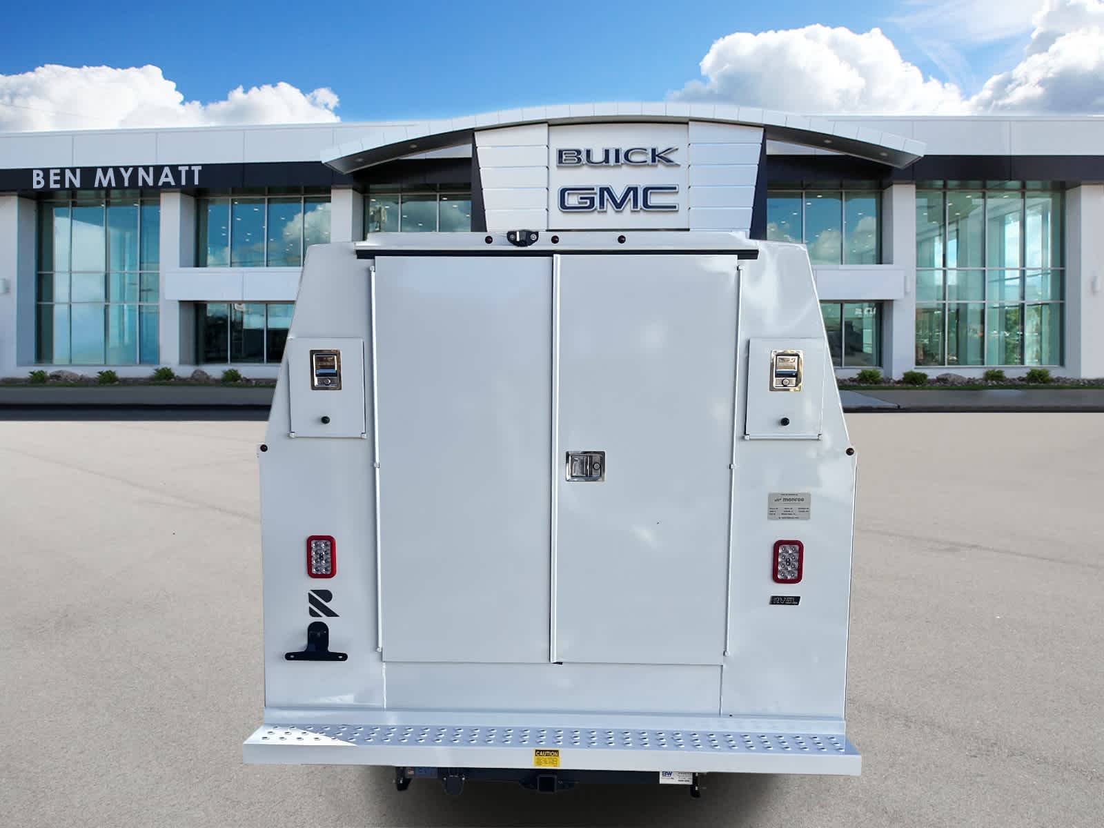 2025 GMC Savana Cutaway 3500 1WT