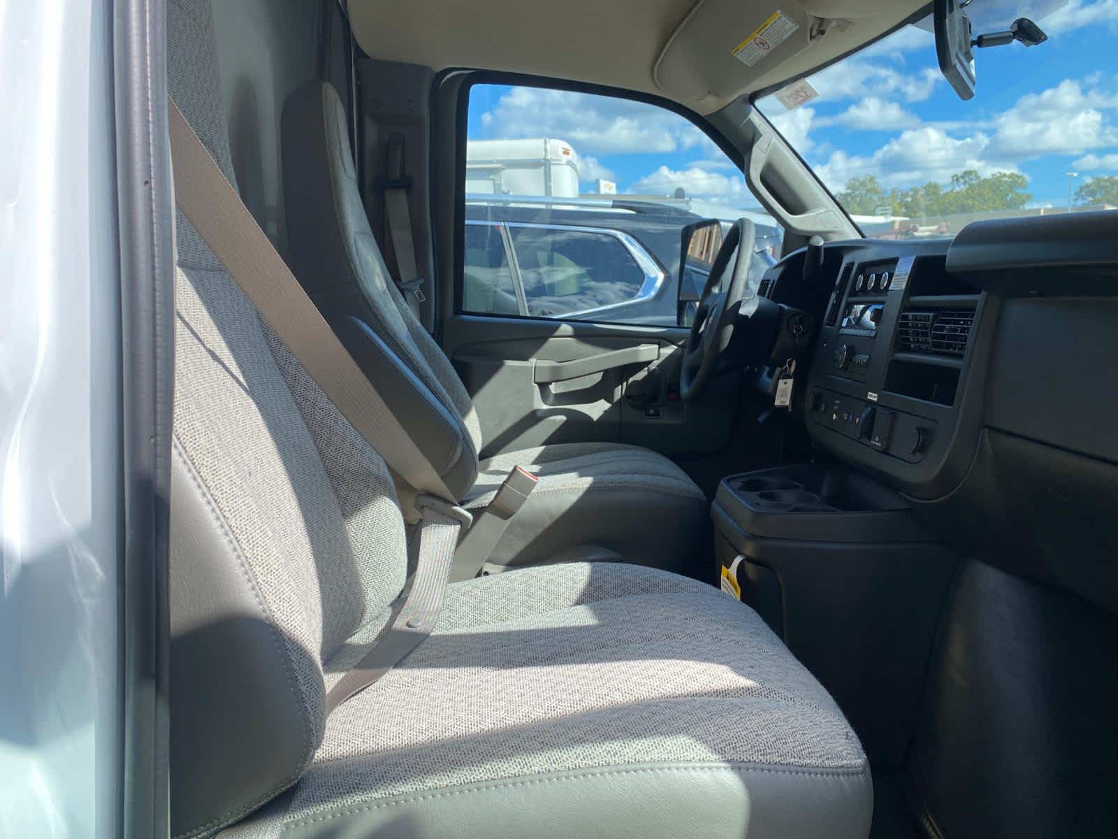 2024 GMC Savana Cutaway 3500 1WT