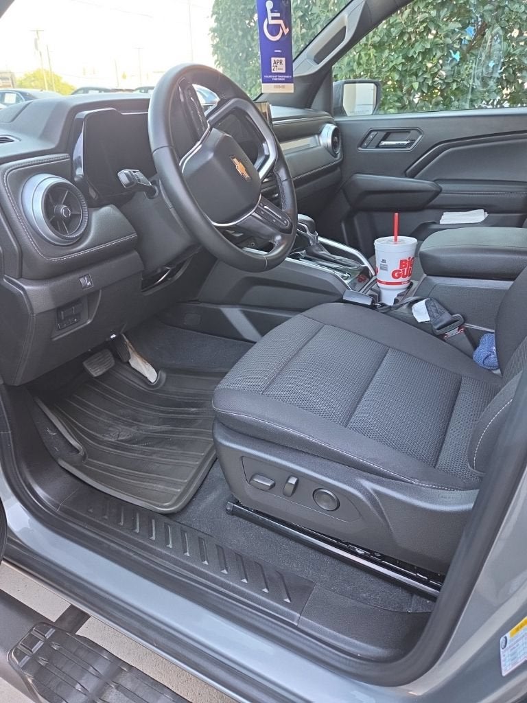 2025 Chevrolet Colorado WT/LT