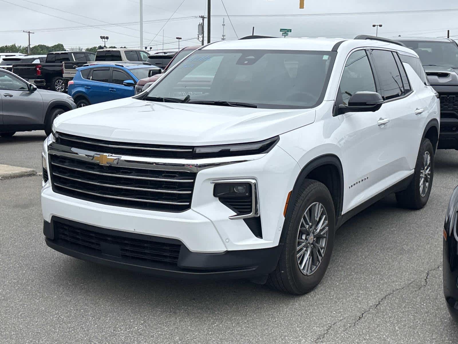 2025 Chevrolet Traverse LT