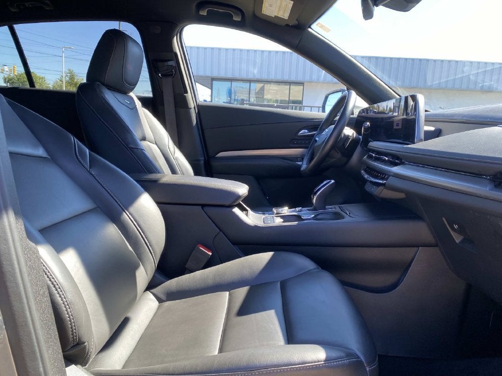 2025 Cadillac XT4 Premium Luxury