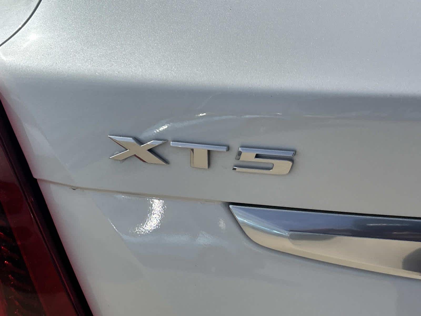2022 Cadillac XT5 Premium Luxury