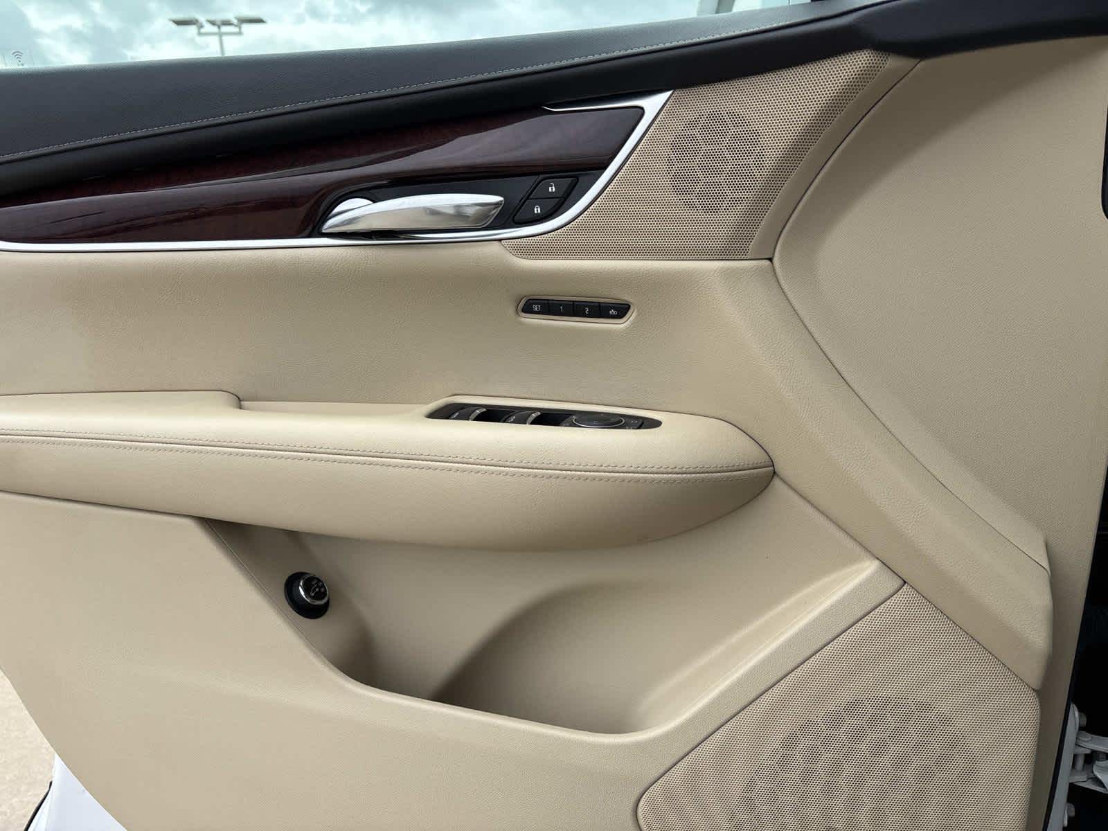 2017 Cadillac XT5 Premium Luxury FWD