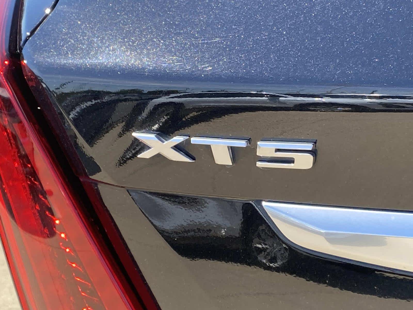 2022 Cadillac XT5 Premium Luxury