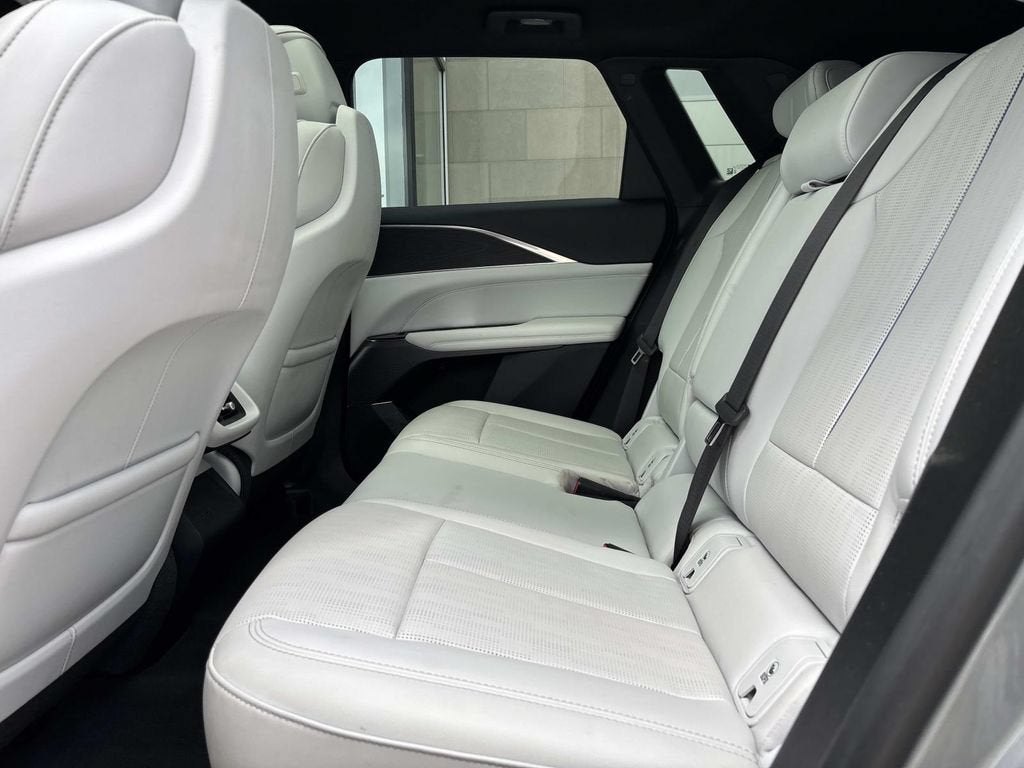 2024 Cadillac LYRIQ Luxury 1