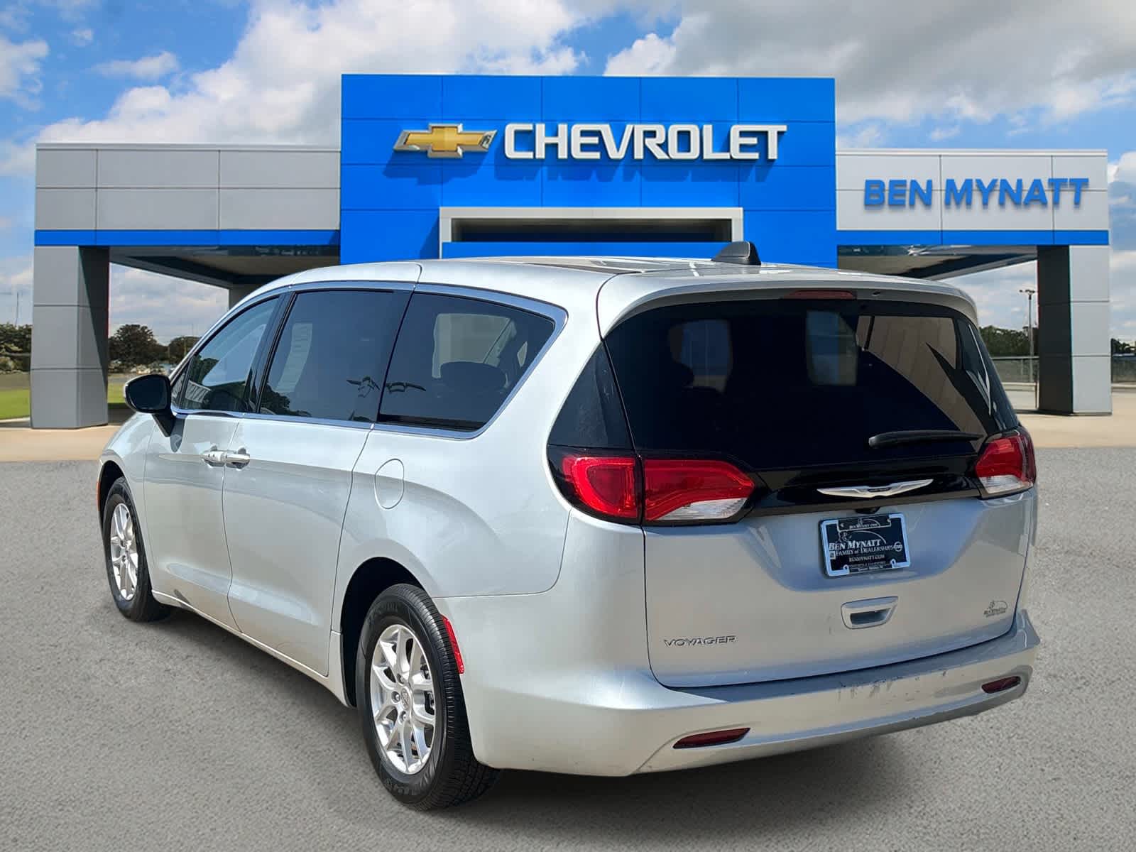 2023 Chrysler Voyager LX