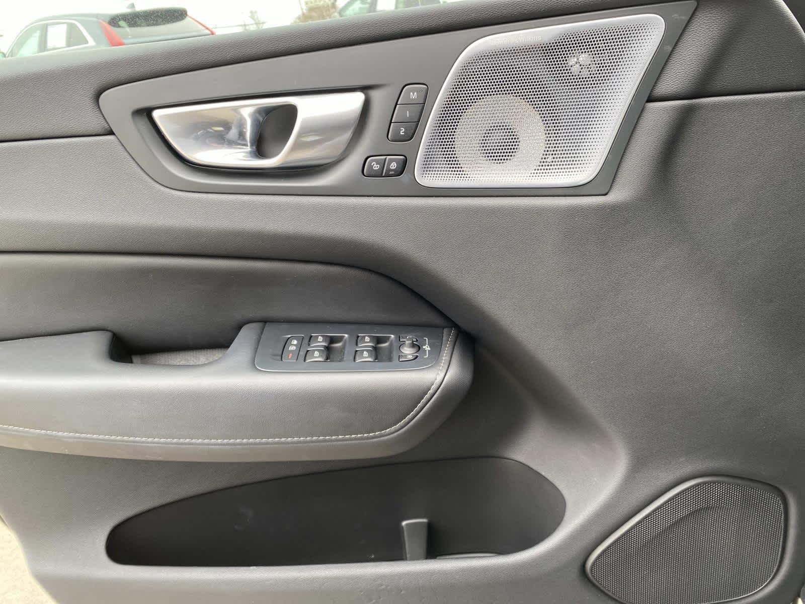 2024 Volvo XC60 Recharge Plug-In Hyb Ultimate Black Edition