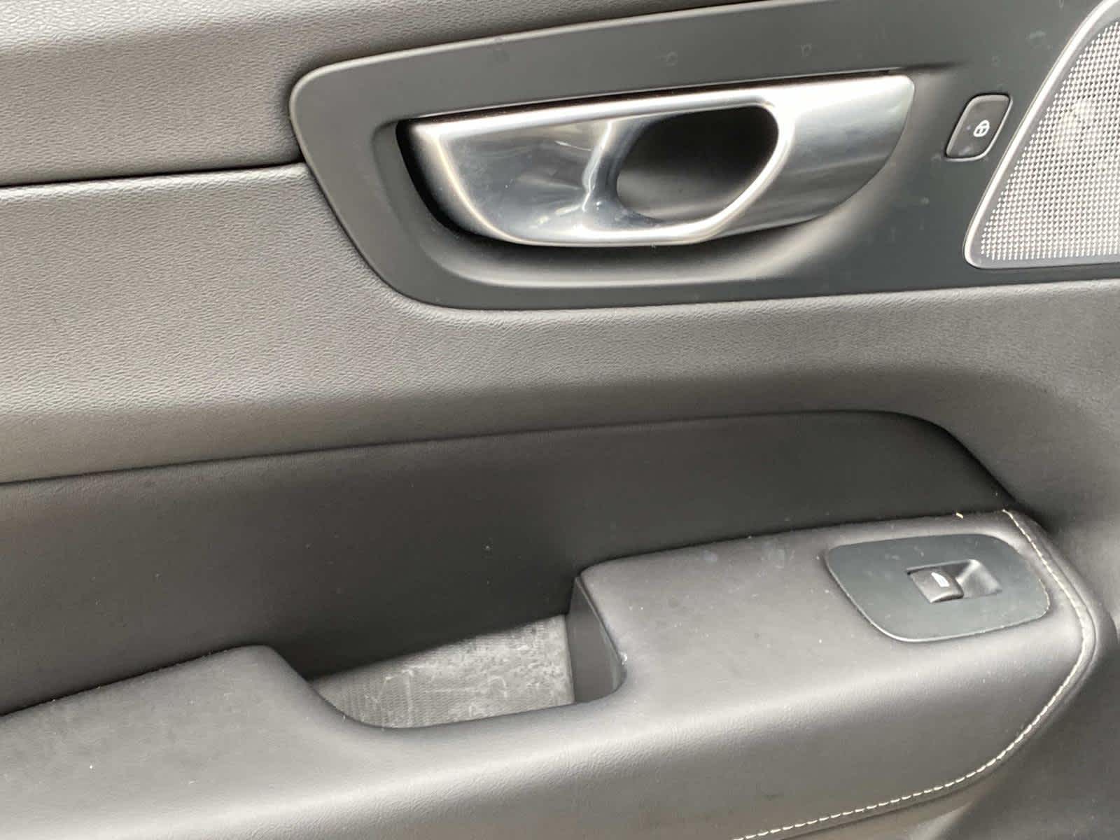 2024 Volvo XC60 Recharge Plug-In Hyb Ultimate Black Edition