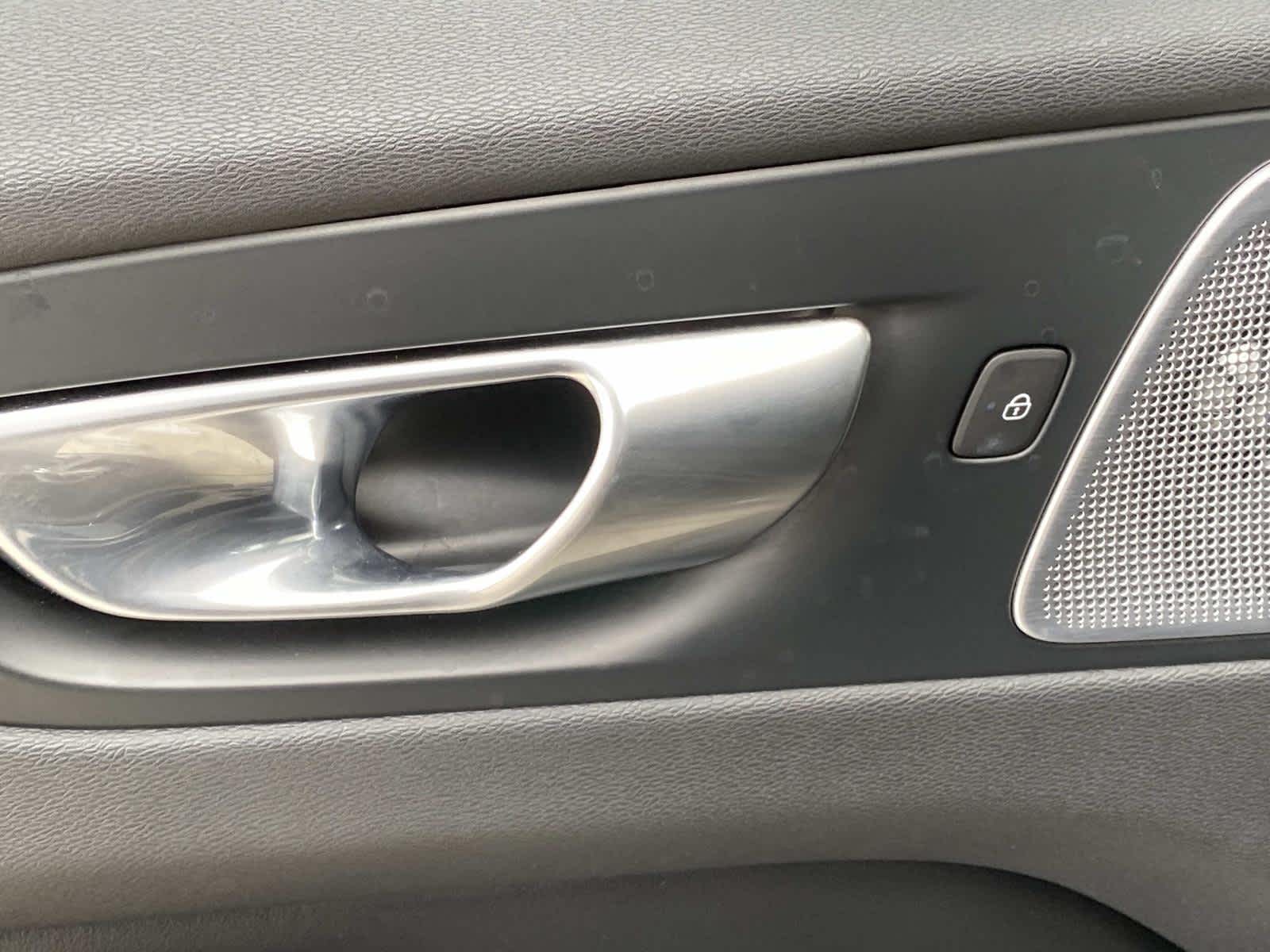 2024 Volvo XC60 Recharge Plug-In Hyb Ultimate Black Edition