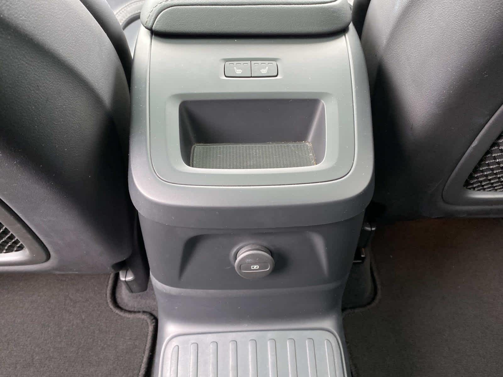 2024 Volvo XC60 Recharge Plug-In Hyb Ultimate Black Edition