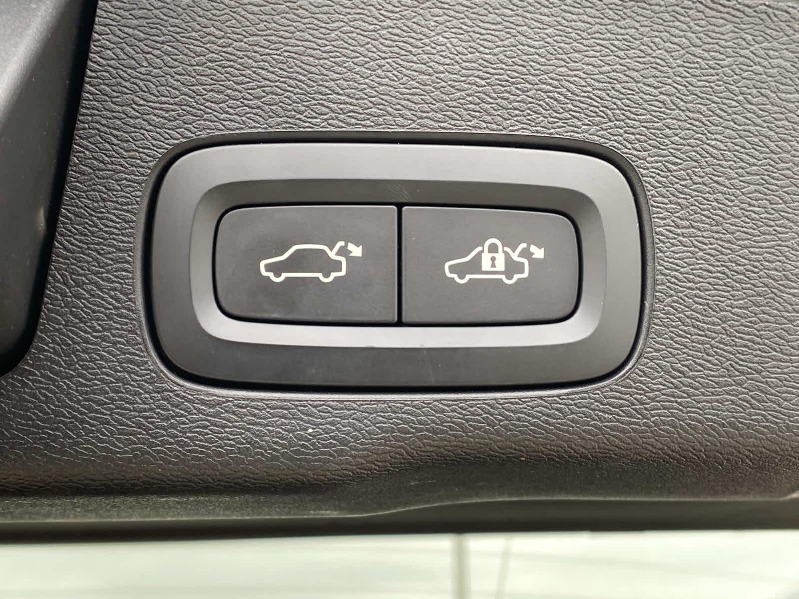 2024 Volvo XC60 Recharge Plug-In Hyb Ultimate Black Edition