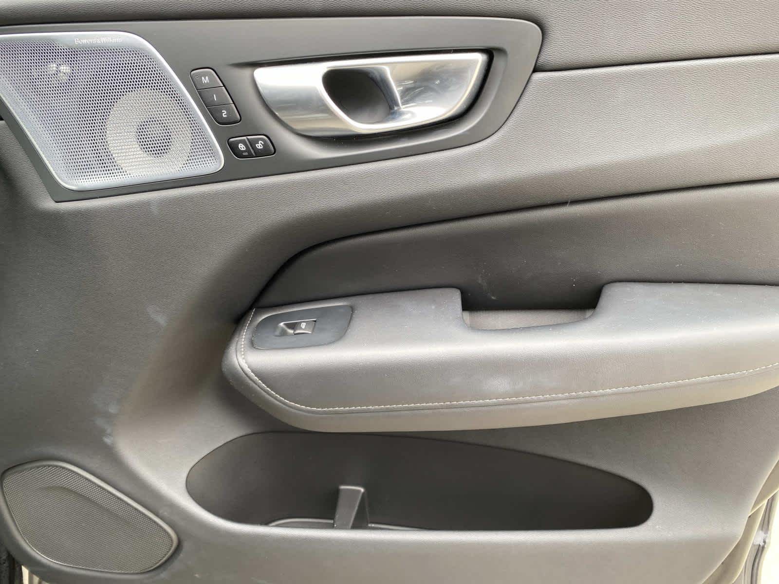 2024 Volvo XC60 Recharge Plug-In Hyb Ultimate Black Edition