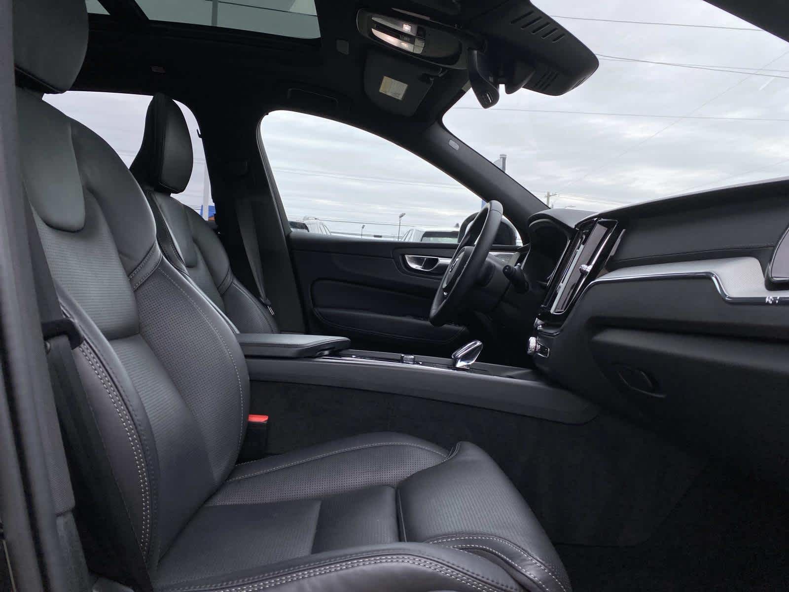 2024 Volvo XC60 Recharge Plug-In Hyb Ultimate Black Edition